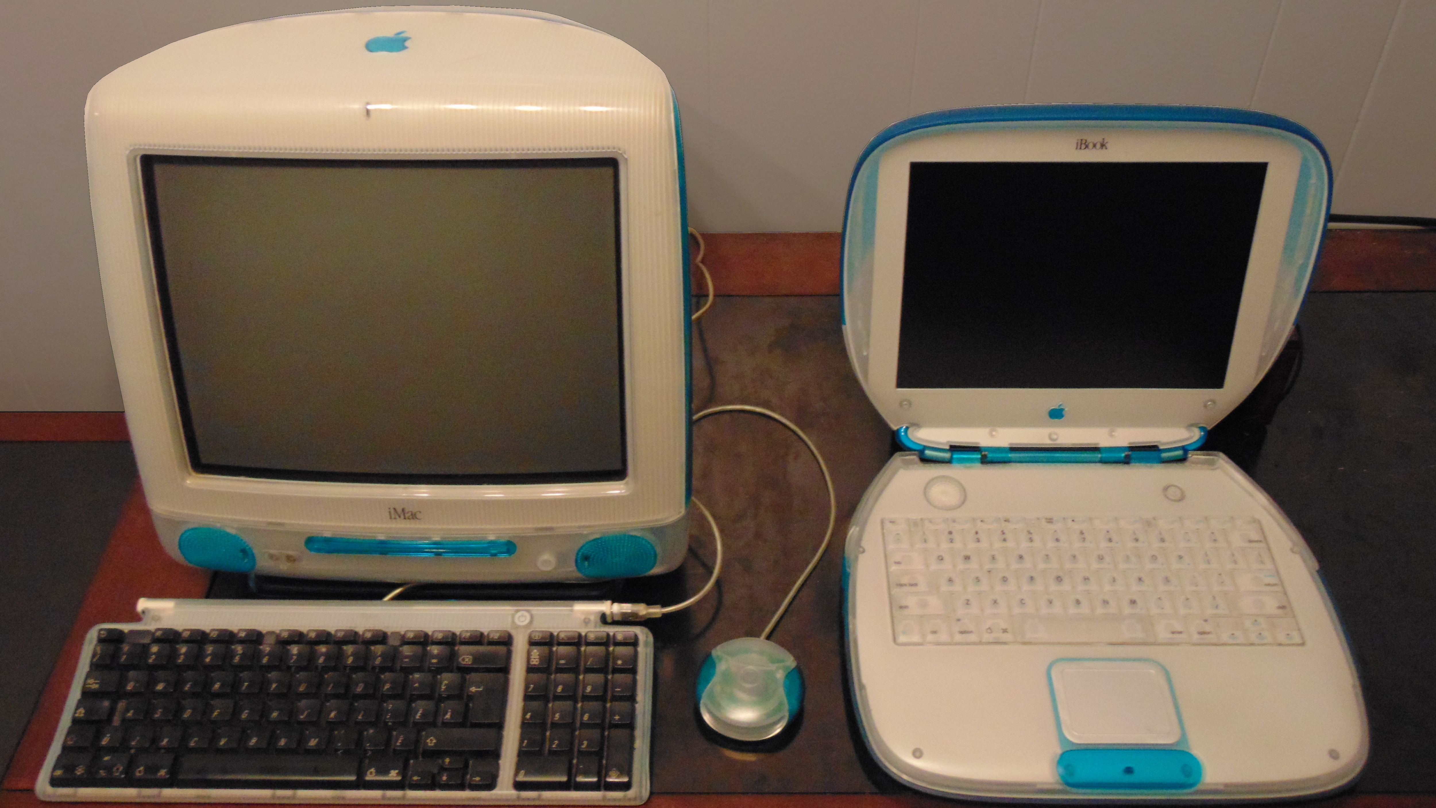 Apple ibook 初代 The Apple Clamshell iBook - A Look Back - YouTube