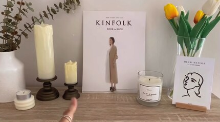 Les fausses bougies et les fleurs artificielles font fureur. Photo : youtubeuse « Risha Atp »
