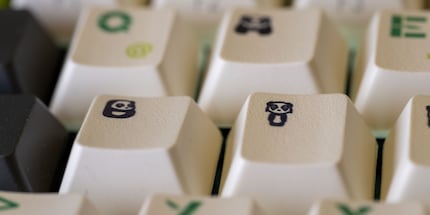 Here's a close-up of the beautiful yet wonky keycaps.