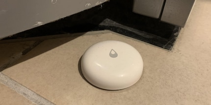 Le détecteur d'eau vous avertit s'il y a de l'eau à un endroit où il ne devrait pas en avoir. Source : smarthomejetzt.de