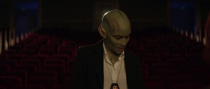 Je me demande qui cela pourrait-il être.