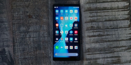 The Eternal Home Screen. You can’t get rid of the icons. They just keep reappearing.