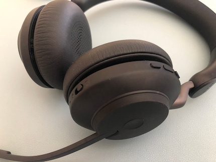 La version on ear de Jabra testée est l'Evolve2 65.