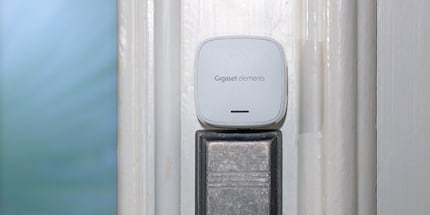 Le capteur de porte ressemble beaucoup au capteur de fenêtre, mais offre des fonctions différentes. Photo : digitalzimmer.de