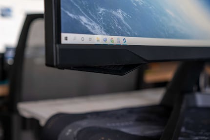 Ce renflement est l'un des rares éléments visuels qui rompent la forme simple du moniteur.