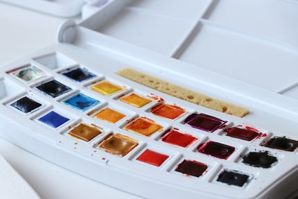 Don’t be tempted by the choice: you don’t need a big paintbox at the beginning.