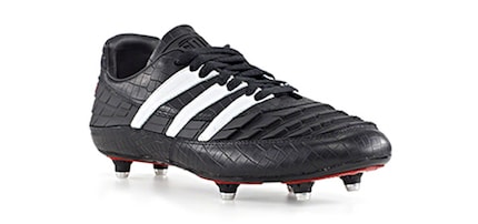 L’Adidas Predator de 1994 a lancé la révolution dans le développement des chaussures de football.