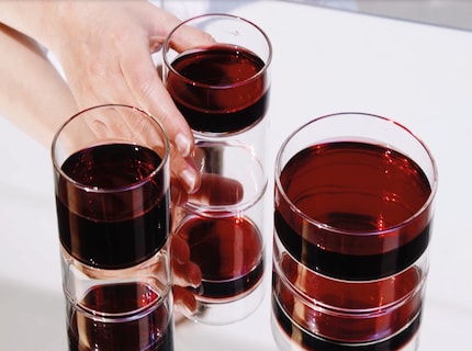Pas évident du tout : un verre de la taille d'un bol pour céréales. Photo : Alex Viert
