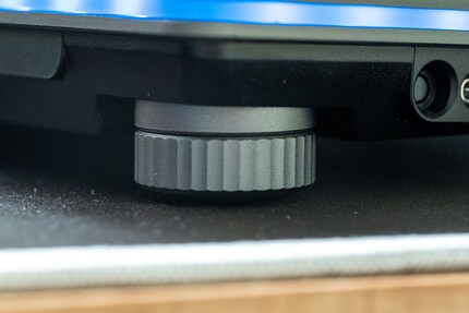Des disques magnétisés peuvent être glissés en dessous pour augmenter l’angle d’inclinaison.