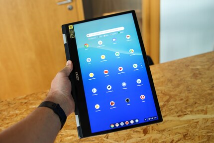 Trop gros et trop lourd pour une tablette.