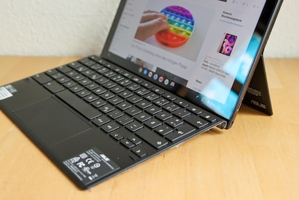Le clavier détachable ne donne guère envie de taper pendant des heures.