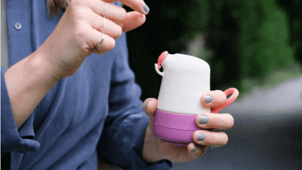 Après le nettoyage, vous laissez le liquide sortir par le haut.