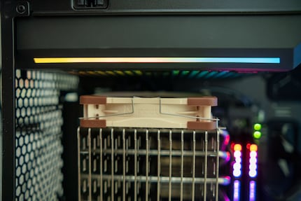 Bei der Lüfterplatzierung seitlich kämpft der CPU-Lüfter mit dem Netzteil-Lüfter um Luft.