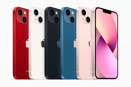 L’iPhone 13 est disponible dans des couleurs différentes de celles de l’iPhone 13 Pro.