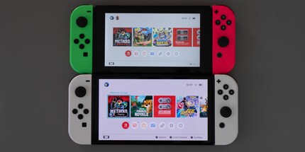 En haut, la Switch de 2019, en bas, la Switch OLED.