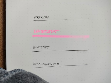 Le gribouillage réalisé avec le Frixion s'efface à l'aide d'un chiffon.