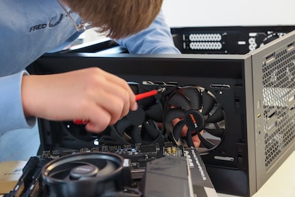 Faites attention à installer les ventilateurs dans le bon sens.