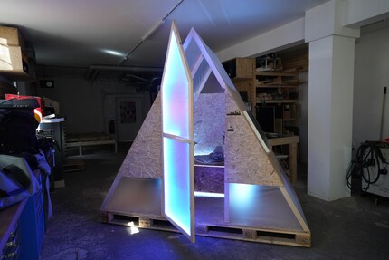 From when no1s1 still stood in the Dezentrum basement studio in Zurich.