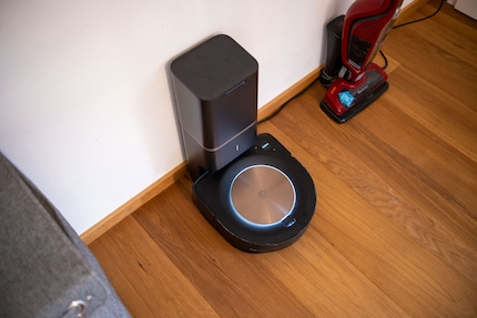Grâce à la station d’aspiration, vous n’avez pas à vider le Roomba S9+ manuellement.