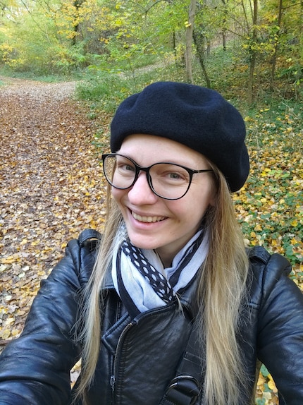 À la lumière du jour, le rendu des selfies est très bien, même si les couleurs ne reflètent pas totalement la réalité en raison de l'aspect jauni.
