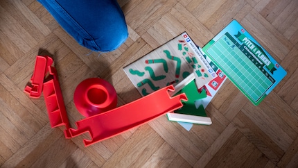 The ramps and other obstacles are made of plastic, the elements of the course are made of wood.