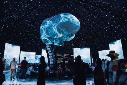 La partie intérieure du pavillon russe est dédiée au cerveau humain et s’intitule « Mécanique d’un miracle ».