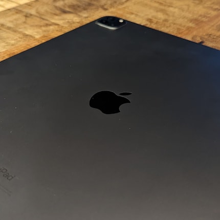 Le logo Apple ne devrait plus être en métal et permettant ainsi au MagSafe de fonctionner.