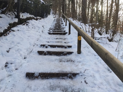 Le fait que l'escalier glacé soit étiqueté « chemin de randonnée » n'arrange rien.