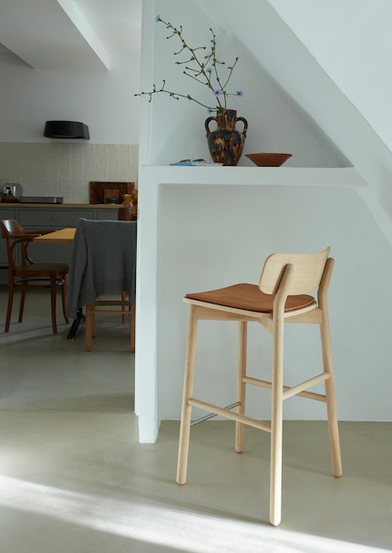 Small but impressive: a retreat right under the ceiling.