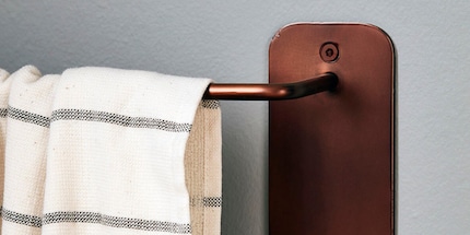 Reddish tones make the bathroom warmer.
