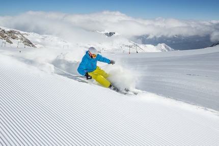 À une vitesse beaucoup trop élevée, ces chauffards dévalent la piste.