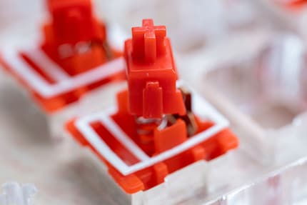 The stem is on the top of the spring, which in turn is situated in the bottom part of the casing. This is where you’ll see the white switch film, which makes the casing tighter and gives the stem less room to manoeuvre.