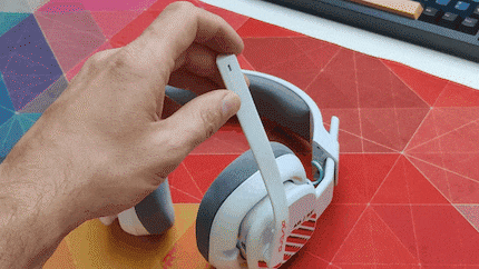 Le microphone se plie dans toutes les directions possibles et imaginables.