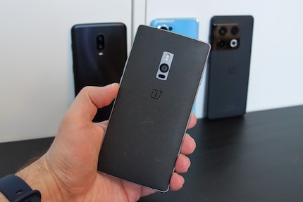 Le OnePlus 2 était le dernier modèle avec un dos Sandstone. Après cela, cette surface n'existait plus que sous forme de coques.