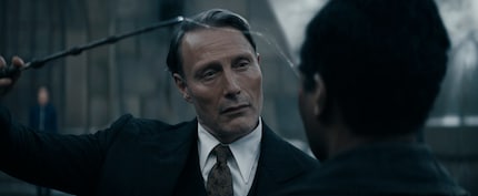 Mads Mikkelsen dans le rôle de Gellert Grindelwald est l'un des points forts du film.