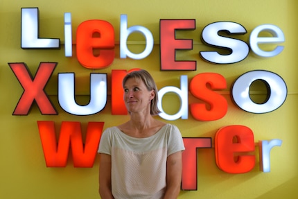 Vera Studach dirige le service d'éducation sexuelle « liebesexundsoweiter » à Winterthour. Elle et son équipe visitent environ 1000 classes par an.