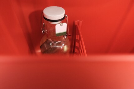 L'étiquette du thé a malheureusement dû être censurée, car il a été acheté dans le « mauvais » supermarché.