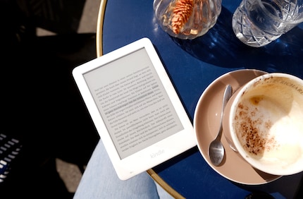 Ma bibliothèque mobile me permet de garder de la place pour joliment présenter des magazines.
