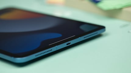 Das iPad Air lässt sich über den USB-C-Port wieder aufladen. / © NextPit