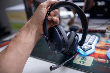 Le micro-casque ressemble plus à un casque business qu'à un modèle gaming.