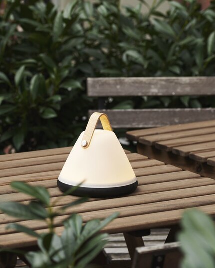 «Strap to go» creates a beautiful atmosphere indoors and out.