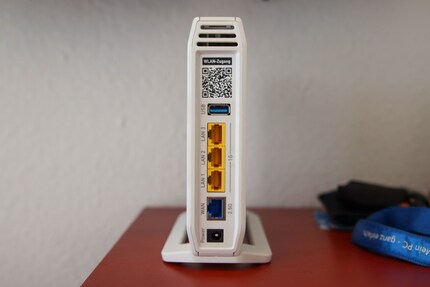 Connecteurs à l'arrière de la Fritzbox 4060.