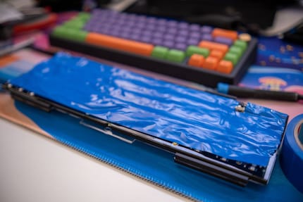 Le tape mod devrait améliorer le son du clavier.