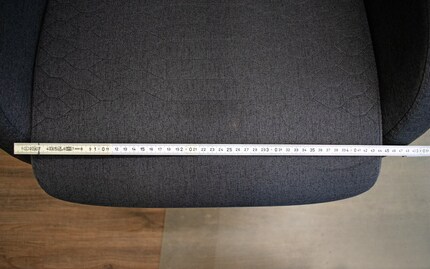 45 centimètres de largeur d'assise, c'est un peu juste pour une chaise XL.