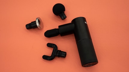 The usual accessories: ball, fork, plate and bullet