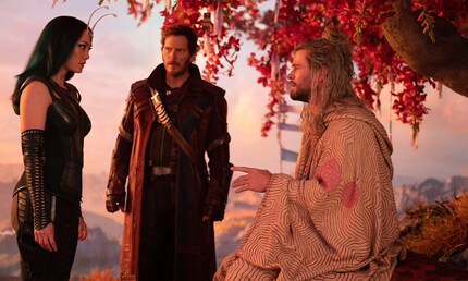 Thor part initialement au combat avec les Gardiens de la Galaxie.