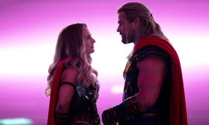 « Thor : Love and Thunder » pourrait parfois passer pour une comédie romantique, ce qui est bien sûr positif.