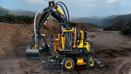 The old pneumatic excavator from 2016: Lego Technic Volvo EW160E.