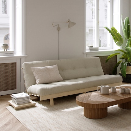 Dimensionen: 190 x 73 x 100 cm | Material: Baumwolle, Polyester, Pinienholz | Bild: Karup Design