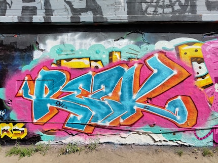Les couleurs et la précision des détails sont généralement faciles à évaluer dans le cas des graffitis.
